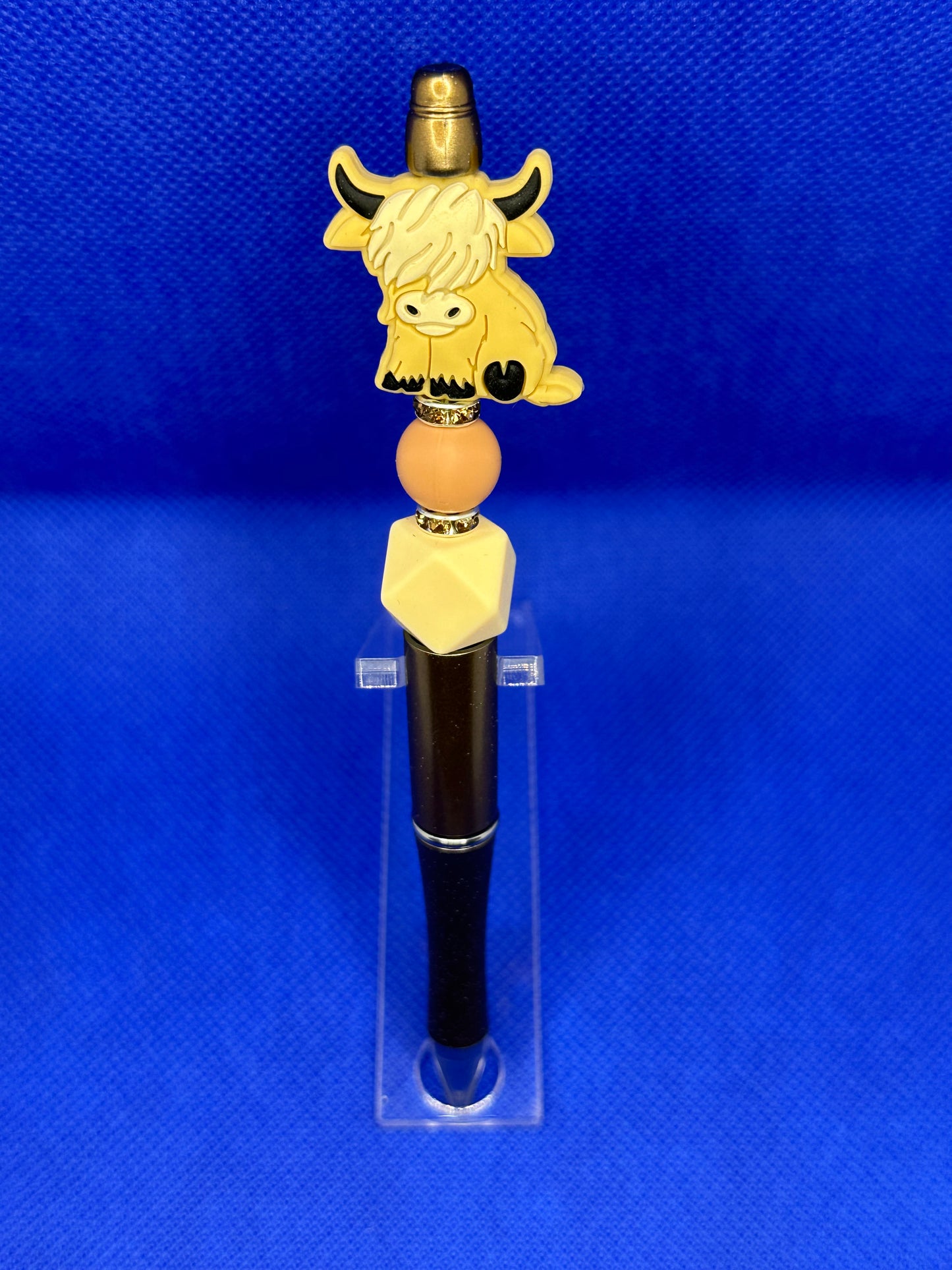 Highland cow pen (tan)